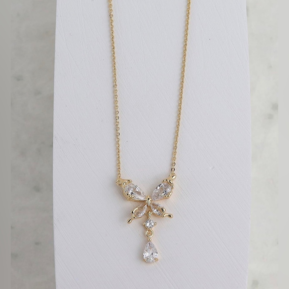 NWT Dainty Chain Simple Pendant Necklace